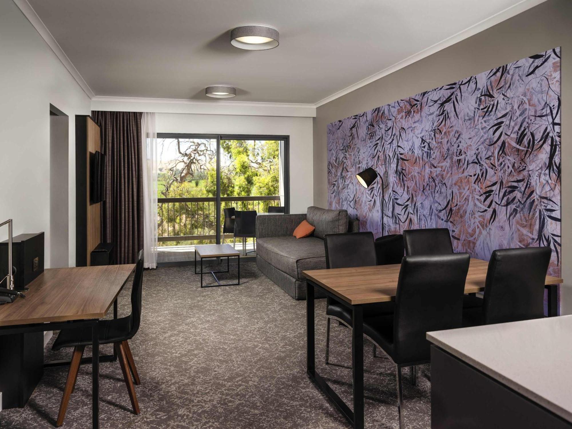 Executive Apartment with Queen Bed